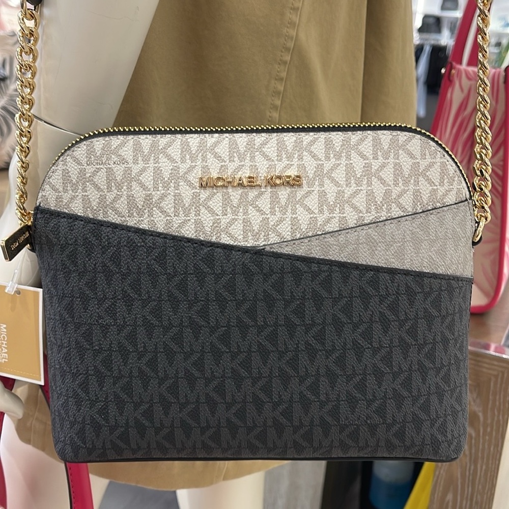 MICHAEL KORS
Jet Set Travel Medium Color-Block Signature Logo Dome Crossbody Bag